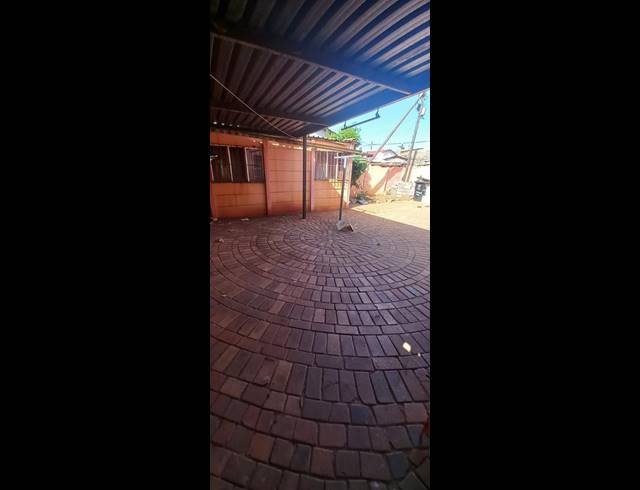 3 BEDROOM HOUSE FOR SALE IN LENASIA EXT 2